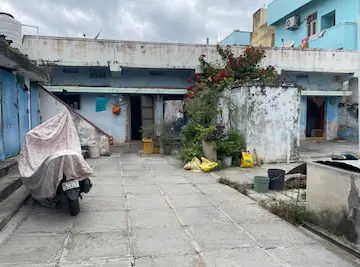 571 Sq Yds North Facing Old House for Sale at Rahamath Nagar Kazipet